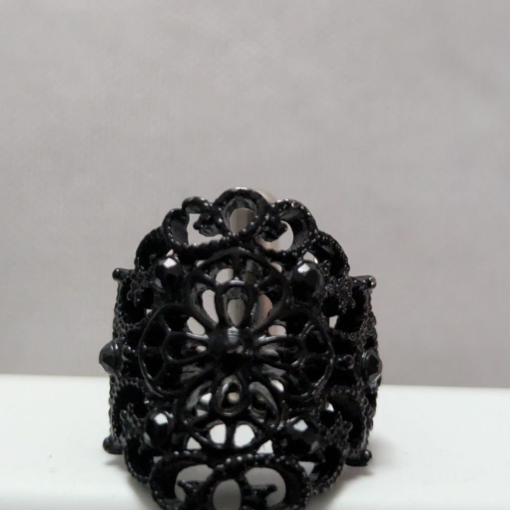 Elegant Black Filigree Ring